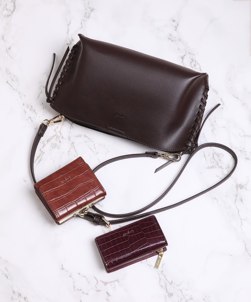 Ungrid（アングリッド）の「【Ungrid/アングリッド】　スムース  サイドかがりミニポシェット（ショルダーバッグ・レディース・ブラック/ダークブラウン/ベージュ/レッド/オリーブ/カーキ/アイボリー/ベージュ系その他/ブルー系その他/キャメル/スモークピンク/ワイン/ダークベージュ/グレイッシュベージュ・FREE）」の2枚目の写真