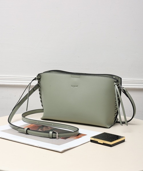 Ungrid（アングリッド）の「【Ungrid/アングリッド】　スムース  サイドかがりミニポシェット（ショルダーバッグ・レディース・ブラック/ダークブラウン/ベージュ/レッド/オリーブ/カーキ/アイボリー/ベージュ系その他/ブルー系その他/キャメル/スモークピンク/ワイン/ダークベージュ/グレイッシュベージュ・FREE）」の8枚目の写真