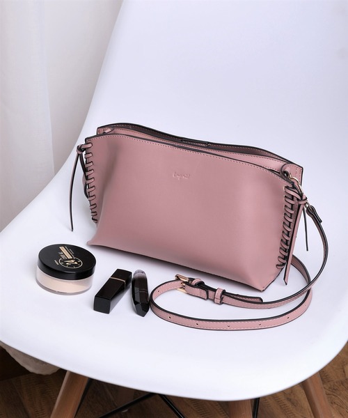 Ungrid（アングリッド）の「【Ungrid/アングリッド】　スムース  サイドかがりミニポシェット（ショルダーバッグ・レディース・ブラック/ダークブラウン/ベージュ/レッド/オリーブ/カーキ/アイボリー/ベージュ系その他/ブルー系その他/キャメル/スモークピンク/ワイン/ダークベージュ/グレイッシュベージュ・FREE）」の12枚目の写真