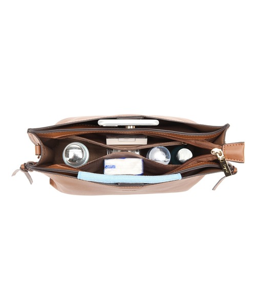 Ungrid（アングリッド）の「【Ungrid/アングリッド】　スムース  サイドかがりミニポシェット（ショルダーバッグ・レディース・ブラック/ダークブラウン/ベージュ/レッド/オリーブ/カーキ/アイボリー/ベージュ系その他/ブルー系その他/キャメル/スモークピンク/ワイン/ダークベージュ/グレイッシュベージュ・FREE）」の17枚目の写真