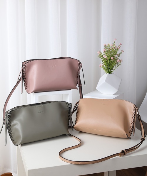 Ungrid（アングリッド）の「【Ungrid/アングリッド】　スムース  サイドかがりミニポシェット（ショルダーバッグ・レディース・ブラック/ダークブラウン/ベージュ/レッド/オリーブ/カーキ/アイボリー/ベージュ系その他/ブルー系その他/キャメル/スモークピンク/ワイン/ダークベージュ/グレイッシュベージュ・FREE）」の22枚目の写真