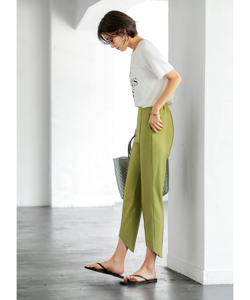 STYLE DELI（スタイルデリ）の「裾ななめカットピンタックパンツ（その他パンツ・レディース・ブラック/グリーン系その他・02/01）」の6枚目の写真