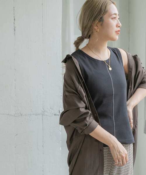 ITEMS URBANRESEARCH（アイテムズ アーバンリサーチ）の「アウトリンキングタンクトップ（タンクトップ・レディース・ブラック/ライトカーキ/オフホワイト・FREE）」の10枚目の写真