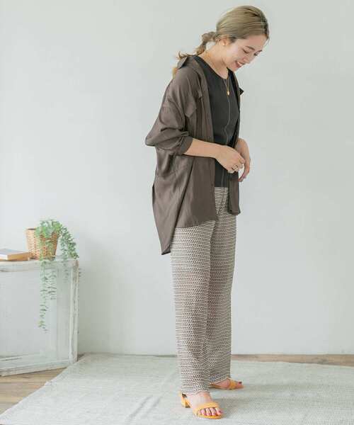 ITEMS URBANRESEARCH（アイテムズ アーバンリサーチ）の「アウトリンキングタンクトップ（タンクトップ・レディース・ブラック/ライトカーキ/オフホワイト・FREE）」の12枚目の写真