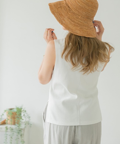 ITEMS URBANRESEARCH（アイテムズ アーバンリサーチ）の「アウトリンキングタンクトップ（タンクトップ・レディース・ブラック/ライトカーキ/オフホワイト・FREE）」の15枚目の写真