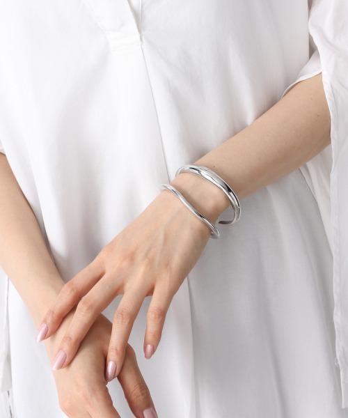 JEANASIS（ジーナシス）の「メタル2Pバングル/950415（バングル/リストバンド・レディース・シルバー/ゴールド・FREE）」の2枚目の写真