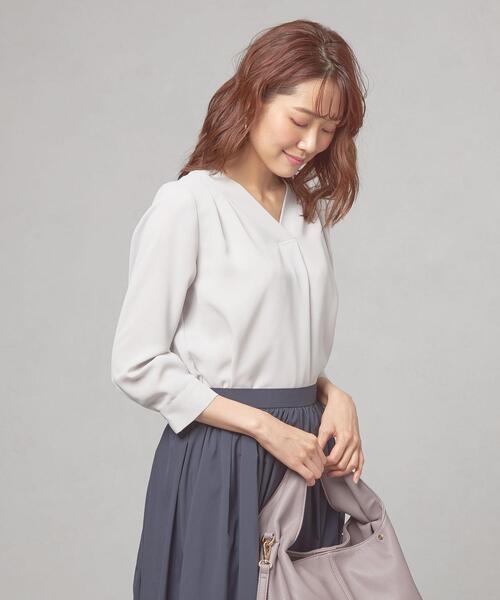 closet story(クローゼットストーリー)の「<closet story(クローゼットストーリー)>ムジ Vネック ショルダータック ブラウス(シャツ/ブラウス・レディース・ライトグレー/オフホワイト/ライム/オレンジ系その他・FREE)」の13枚目の写真