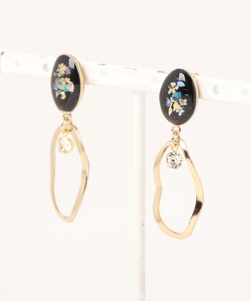 tone(トーン)の「【よひらのはな】お花のオーバル型メタルピアス(ピアス(両耳用)・レディース・ホワイト/グリーン/ブラック・FREE)」の2枚目の写真