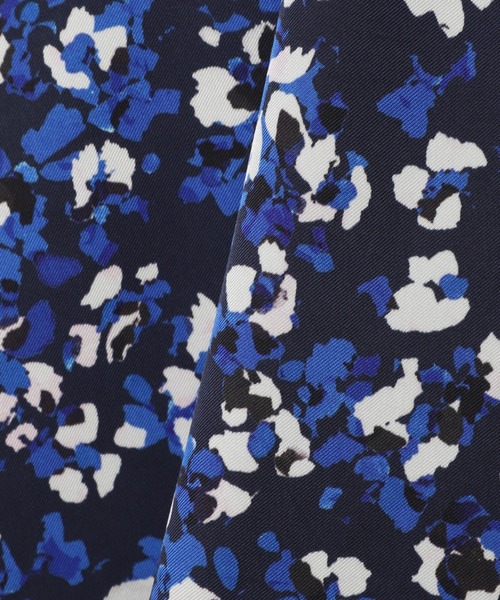 INED(イネド)の「バックシャンプリントスカート《Viscotecs》(スカート・レディース・ブルー・11号/9号)」の8枚目の写真