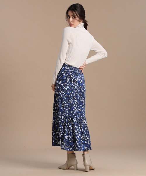 INED(イネド)の「バックシャンプリントスカート《Viscotecs》(スカート・レディース・ブルー・11号/9号)」の10枚目の写真