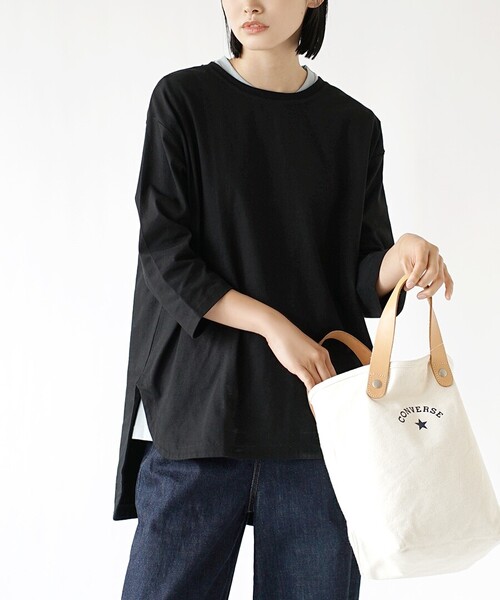 zootie（ズーティー）の「汗しみない 長袖カットソー［テールヘム］（Tシャツ/カットソー・レディース・ブラック/ライトカーキ/ブラウン/スモークピンク/ホワイト/ライトグレー/グレイッシュブルー/チャコール/テラコッタ/ブルー/ライトブルー/ベージュ/レッド系その他/ホワイト系その他/ブラック系その他/チャコールグレー/グレイッシュベージュ/ダークグリーン/カーキ系/ブルー系その他/ネイビー・フリー）」の5枚目の写真