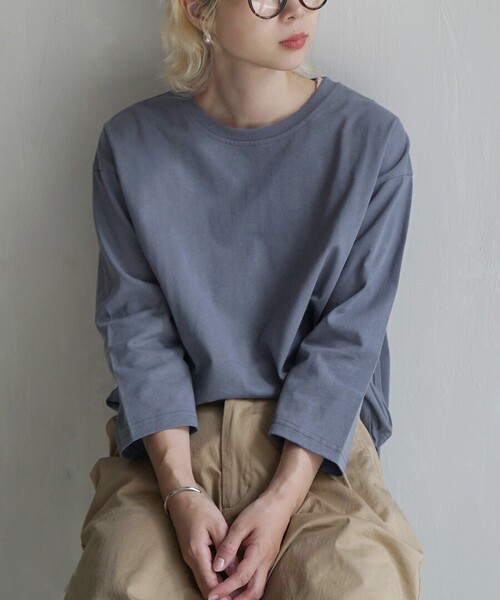 zootie（ズーティー）の「汗しみない 長袖カットソー［テールヘム］（Tシャツ/カットソー・レディース・ブラック/ライトカーキ/ブラウン/スモークピンク/ホワイト/ライトグレー/グレイッシュブルー/チャコール/テラコッタ/ブルー/ライトブルー/ベージュ/レッド系その他/ホワイト系その他/ブラック系その他/チャコールグレー/グレイッシュベージュ/ダークグリーン/カーキ系/ブルー系その他/ネイビー・フリー）」の18枚目の写真