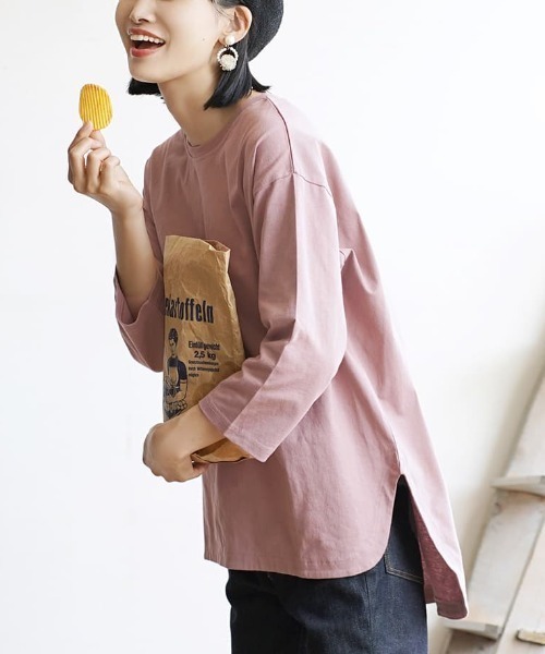 zootie（ズーティー）の「汗しみない 長袖カットソー［テールヘム］（Tシャツ/カットソー・レディース・ブラック/ライトカーキ/ブラウン/スモークピンク/ホワイト/ライトグレー/グレイッシュブルー/チャコール/テラコッタ/ブルー/ライトブルー/ベージュ/レッド系その他/ホワイト系その他/ブラック系その他/チャコールグレー/グレイッシュベージュ/ダークグリーン/カーキ系/ブルー系その他/ネイビー・フリー）」の20枚目の写真