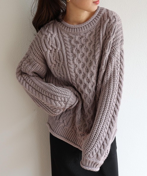 ケーブル編み長袖クルーネックニットトップス