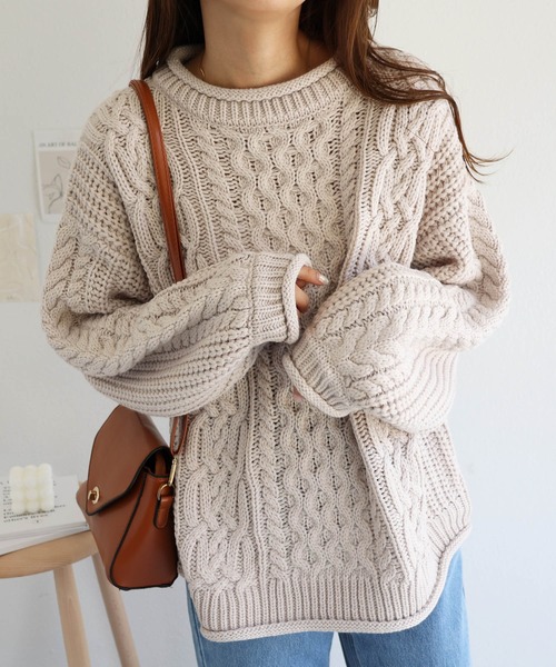 ケーブル編み長袖クルーネックニットトップス