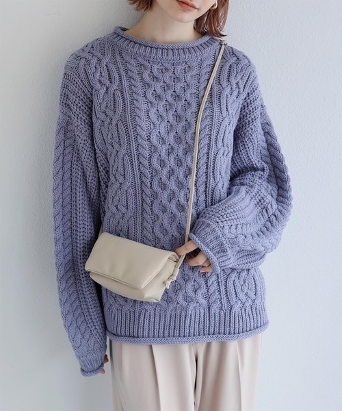 ケーブル編み長袖クルーネックニットトップス