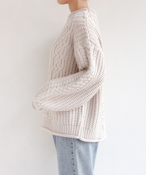 ケーブル編み長袖クルーネックニットトップス