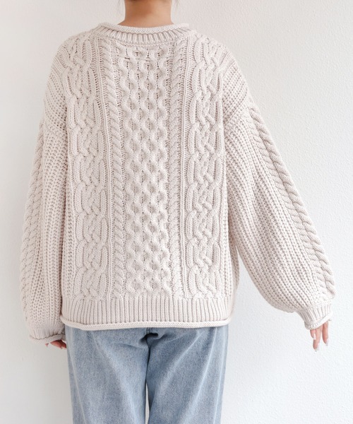 ケーブル編み長袖クルーネックニットトップス