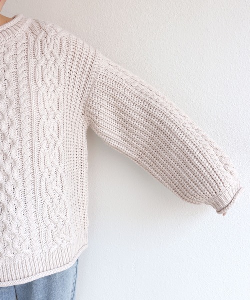 ケーブル編み長袖クルーネックニットトップス