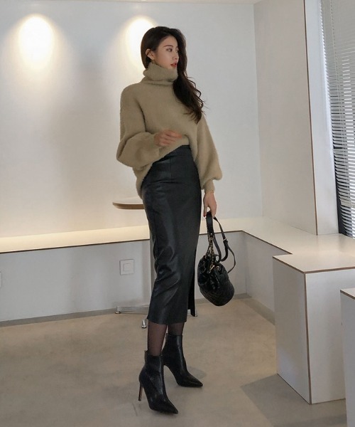 KOR（ケーオーアール）の「ミモレ丈 フェイクレザータイトスカート（スカート・レディース・ブラック・S/M/L）」の12枚目の写真