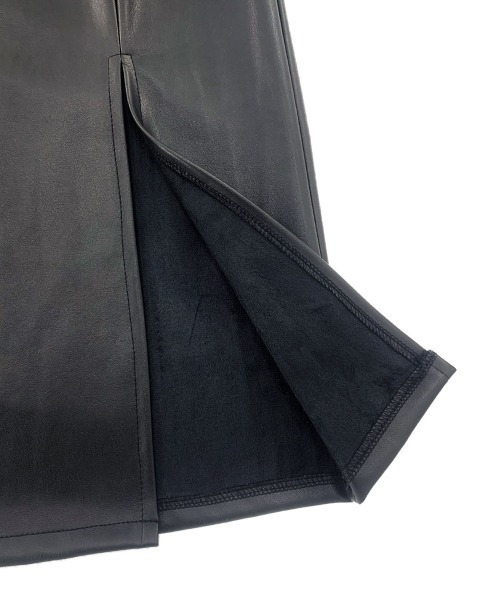 KOR（ケーオーアール）の「ミモレ丈 フェイクレザータイトスカート（スカート・レディース・ブラック・S/M/L）」の11枚目の写真