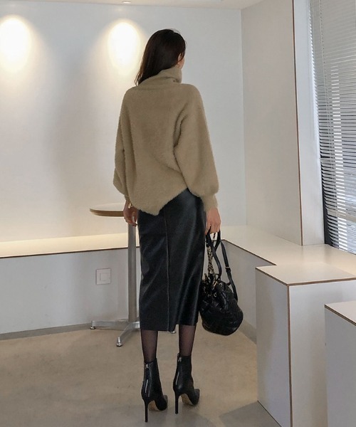 KOR（ケーオーアール）の「ミモレ丈 フェイクレザータイトスカート（スカート・レディース・ブラック・S/M/L）」の8枚目の写真