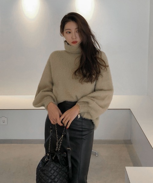 KOR（ケーオーアール）の「ミモレ丈 フェイクレザータイトスカート（スカート・レディース・ブラック・S/M/L）」の3枚目の写真