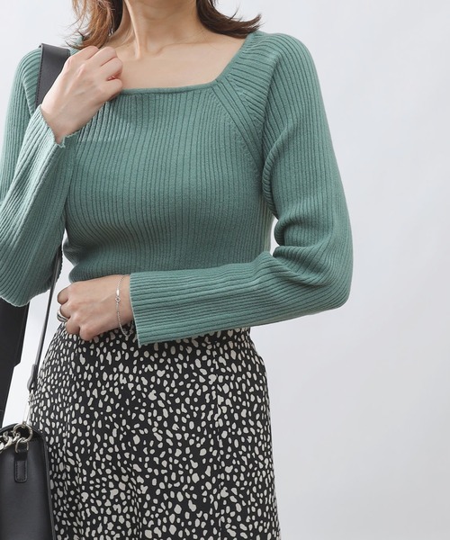 COLONY 2139(コロニートゥーワンスリーナイン)の「リサイクルポリPBTニット(スクエアネック)(ニット/セーター・レディース・グリーン/ベージュ/ブラック/アイボリー・SMALL/MEDIUM/LARGE)」の4枚目の写真