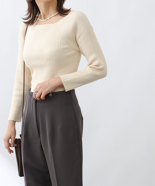 COLONY 2139(コロニートゥーワンスリーナイン)の「リサイクルポリPBTニット(スクエアネック)(ニット/セーター・レディース・グリーン/ベージュ/ブラック/アイボリー・SMALL/MEDIUM/LARGE)」の2枚目の写真