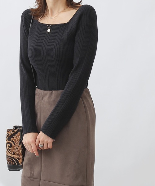 COLONY 2139(コロニートゥーワンスリーナイン)の「リサイクルポリPBTニット(スクエアネック)(ニット/セーター・レディース・グリーン/ベージュ/ブラック/アイボリー・SMALL/MEDIUM/LARGE)」の1枚目の写真