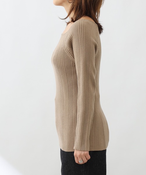 COLONY 2139(コロニートゥーワンスリーナイン)の「リサイクルポリPBTニット(スクエアネック)(ニット/セーター・レディース・グリーン/ベージュ/ブラック/アイボリー・SMALL/MEDIUM/LARGE)」の16枚目の写真