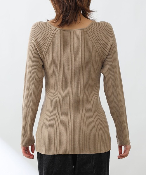 COLONY 2139(コロニートゥーワンスリーナイン)の「リサイクルポリPBTニット(スクエアネック)(ニット/セーター・レディース・グリーン/ベージュ/ブラック/アイボリー・SMALL/MEDIUM/LARGE)」の9枚目の写真