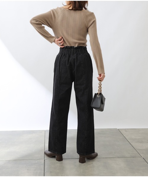 COLONY 2139(コロニートゥーワンスリーナイン)の「リサイクルポリPBTニット(スクエアネック)(ニット/セーター・レディース・グリーン/ベージュ/ブラック/アイボリー・SMALL/MEDIUM/LARGE)」の19枚目の写真