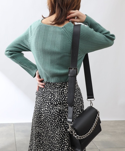 COLONY 2139(コロニートゥーワンスリーナイン)の「リサイクルポリPBTニット(スクエアネック)(ニット/セーター・レディース・グリーン/ベージュ/ブラック/アイボリー・SMALL/MEDIUM/LARGE)」の5枚目の写真