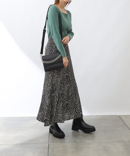 COLONY 2139(コロニートゥーワンスリーナイン)の「リサイクルポリPBTニット(スクエアネック)(ニット/セーター・レディース・グリーン/ベージュ/ブラック/アイボリー・SMALL/MEDIUM/LARGE)」の18枚目の写真