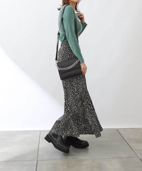 COLONY 2139(コロニートゥーワンスリーナイン)の「リサイクルポリPBTニット(スクエアネック)(ニット/セーター・レディース・グリーン/ベージュ/ブラック/アイボリー・SMALL/MEDIUM/LARGE)」の12枚目の写真