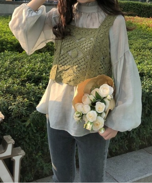 SONA（ソナ）の「SONYUNARA [SET]ビスチェ+シースルーブラウス（シャツ/ブラウス・レディース・ベージュ/ブルー/カーキ/ブラウン・FREE）」の5枚目の写真