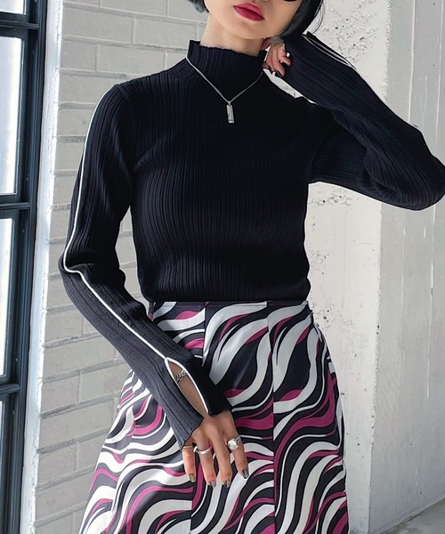 PAGEBOY(ページボーイ)の「バイカラーリブハイネックプルオーバー(ニット/セーター・レディース・オフホワイト/ブラック・FREE)」の1枚目の写真