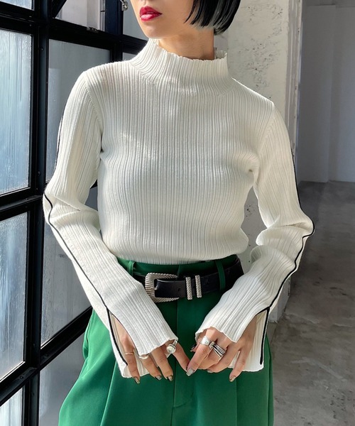 PAGEBOY(ページボーイ)の「バイカラーリブハイネックプルオーバー(ニット/セーター・レディース・オフホワイト/ブラック・FREE)」の3枚目の写真