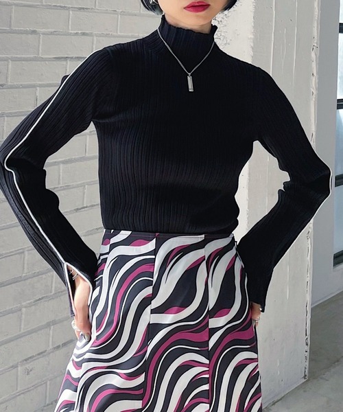 PAGEBOY(ページボーイ)の「バイカラーリブハイネックプルオーバー(ニット/セーター・レディース・オフホワイト/ブラック・FREE)」の5枚目の写真