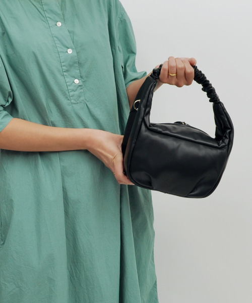 kakatoo（カカトゥ）の「カカトゥ kakatoo / ギャザーハンドル2wayバッグ（ショルダーバッグ・レディース・オレンジ/グリーン/ブラック/ベージュ系その他/シルバー/アイボリー/ブラウン・FREE）」の3枚目の写真