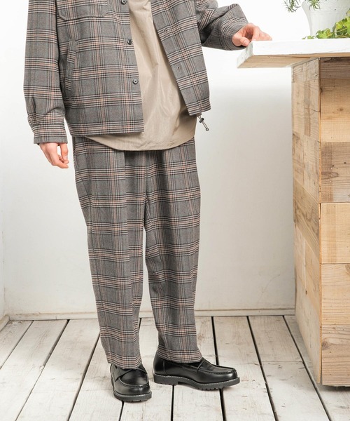niko and...(ニコアンド)の「ツイルチェックタックパンツ(スウェットパンツ・メンズ・グレー/ブラウン・LARGE/MEDIUM)」の2枚目の写真
