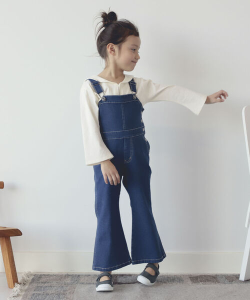 B:MING by BEAMS（ビーミングバイビームス）の「B:MING by BEAMS / デニム フレア サロペット（80~140cm）（つなぎ/オールインワン・キッズ・インディゴブルー/ライトブルー・80/120/90/140/100/130/110）」の8枚目の写真