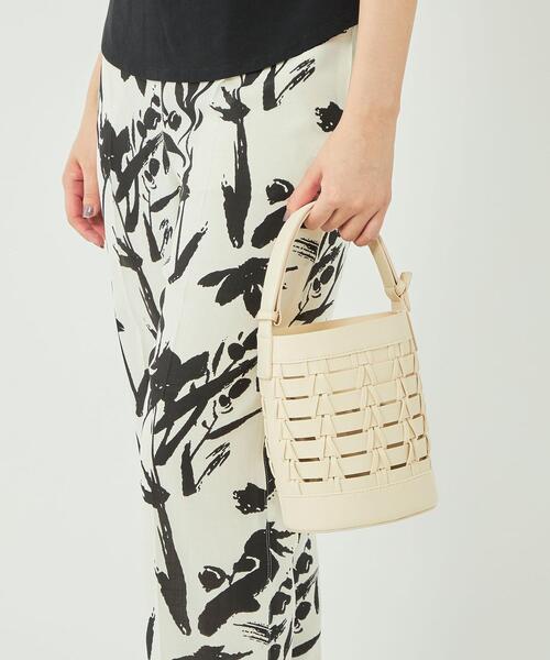 green label relaxing(グリーンレーベルリラクシング)の「イントレ ツツガタ 2WAY バッグ(ショルダーバッグ・レディース・クリーム/ブラック・FREE)」の5枚目の写真