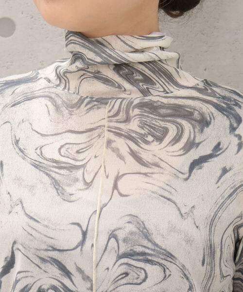 fredy emue（フレディエミュ）の「マーブル柄パワーネットタートルネックカットソー（Tシャツ/カットソー・レディース・ブラック系その他4/グリーン系その他4/イエロー系その他4・38）」の20枚目の写真