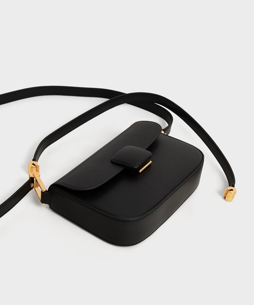 CHARLES & KEITH(チャールズ & キース)の「Koa コア スクエアプッシュロックショルダーバッグ(ショルダーバッグ・レディース・ブラック/オレンジ/グリーン/ライラック・M)」の13枚目の写真