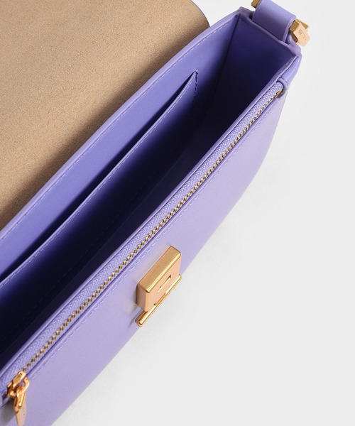 CHARLES & KEITH(チャールズ & キース)の「Koa コア スクエアプッシュロックショルダーバッグ(ショルダーバッグ・レディース・ブラック/オレンジ/グリーン/ライラック・M)」の6枚目の写真