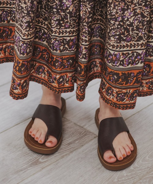 ANGIE（アンジー）の「アシメトングサンダル（サンダル・レディース・パイソン/アイボリー/ブラック/ブラウン/シルバー/ライム・LARGE/X-LARGE/MEDIUM）」の4枚目の写真