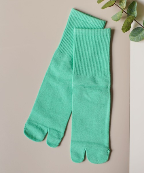 ammy.（エイミードット）の「【 ammy. / エイミードット 】 パステルカラー & ネオンカラー タビソックス（ソックス/靴下・レディース・イエロー/ホワイト/ブルー/ピンク/パープル/ライトブルー/ミント/ライム/ブラック/ベビーピンク/オレンジ/ライトパープル・FREE）」の4枚目の写真