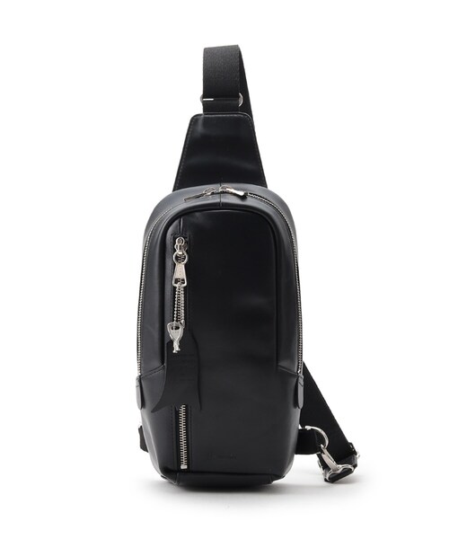 tk.TAKEO KIKUCHI（ティーケータケオキクチ）の「【WEB限定】イタリアンレザー縦型ボディバッグ（ボディバッグ/ウエストポーチ・メンズ・ブラック/ダークブラウン/ダークネイビー・00）」の8枚目の写真